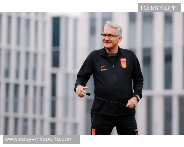 伊万谈国足战术革新：单后腰布局引领现代足球新趋势